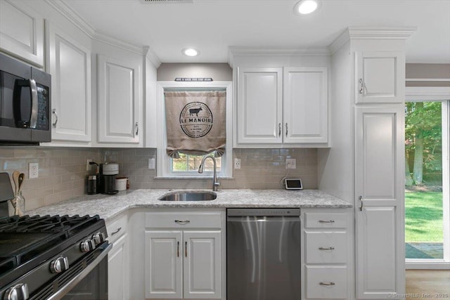 2 Sunwoods Cir, Hamden, CT 06518 - kitchen featuring stainless steel appliances, white cabinetry, tasteful backsplash, and recessed lighting