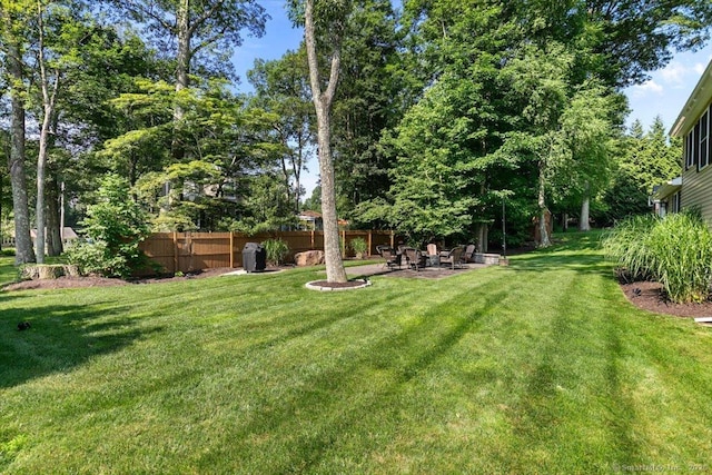 2 Sunwoods Cir, Hamden, CT 06518 - view of yard with a patio