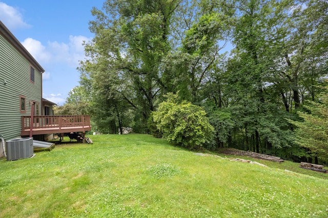 291 Guinevere Rdg, Cheshire, CT 06410 - view of grassy yard with a wooden deck