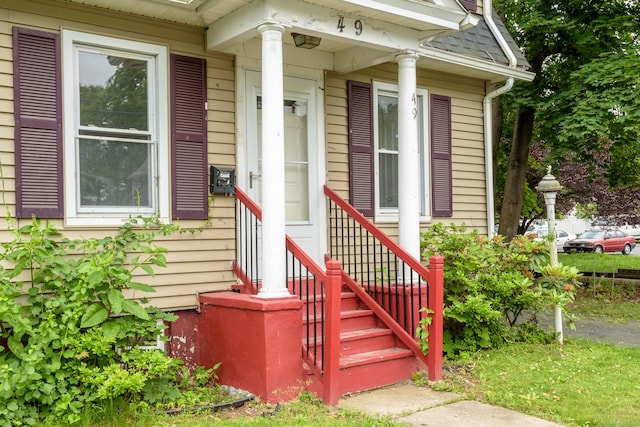 49 Olmsted St, East Hartford, CT 06108 - entrance to property