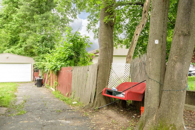 49 Olmsted St, East Hartford, CT 06108 - view of yard featuring an outdoor structure and a garage