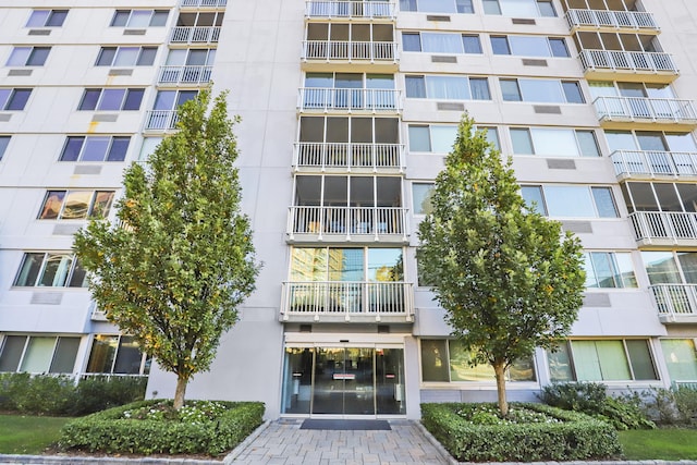1 Strawberry Hill Ave Apt 5F, Stamford, CT 06902 - view of apartment building / complex