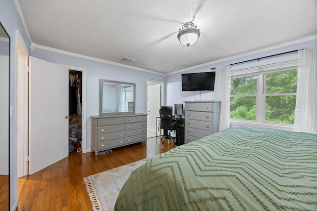 489 Thomaston Rd, Watertown, CT 06795 - bedroom featuring crown molding, a textured ceiling, wood finished floors, and a closet