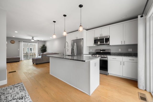 64 Scotch Cap Rd Unit 173, Waterford, CT 06375 - kitchen with stainless steel appliances, ceiling fan, light wood-style floors, white cabinetry, and recessed lighting