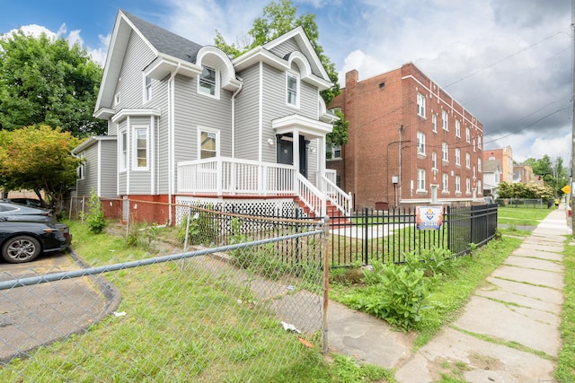 68 School St, Hartford, CT 06106 - victorian house with a fenced front yard