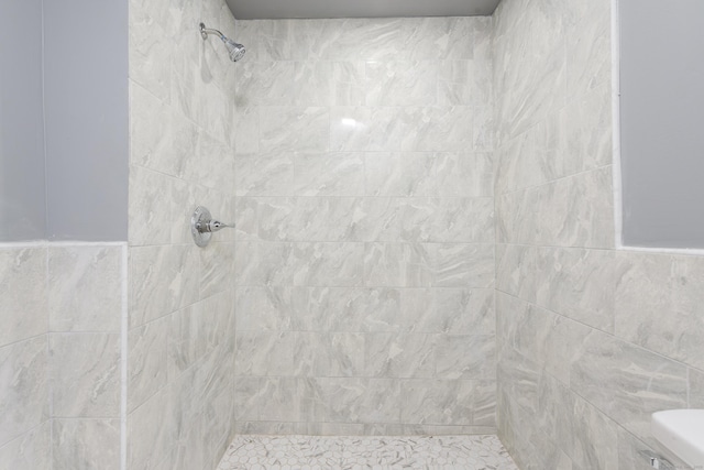 68 School St, Hartford, CT 06106 - full bath with a tile shower and toilet