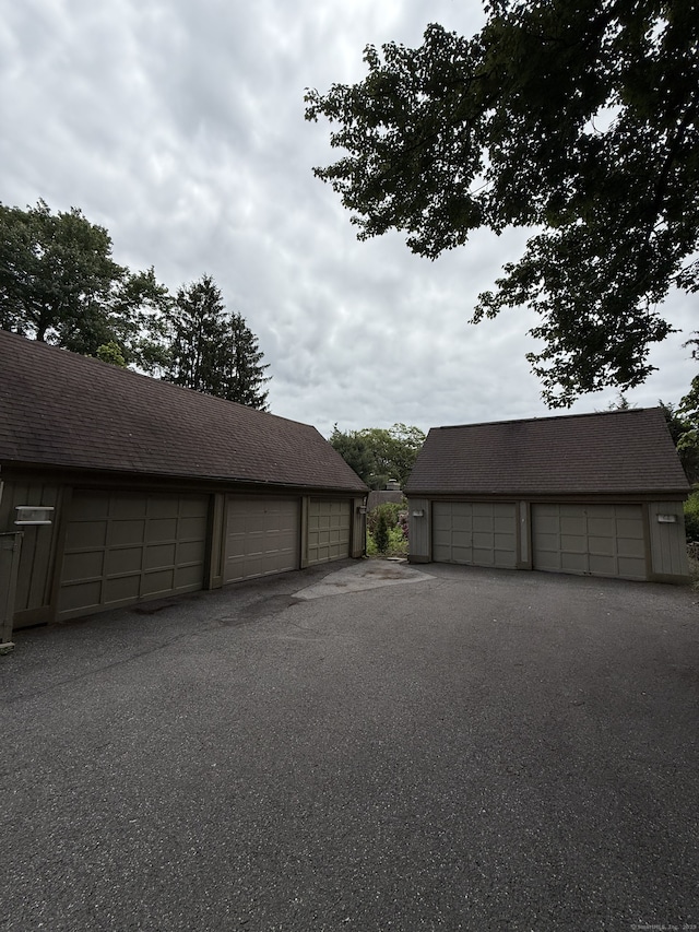 13 Heritage Vlg Unit E, Southbury, CT 06488 - view of garage