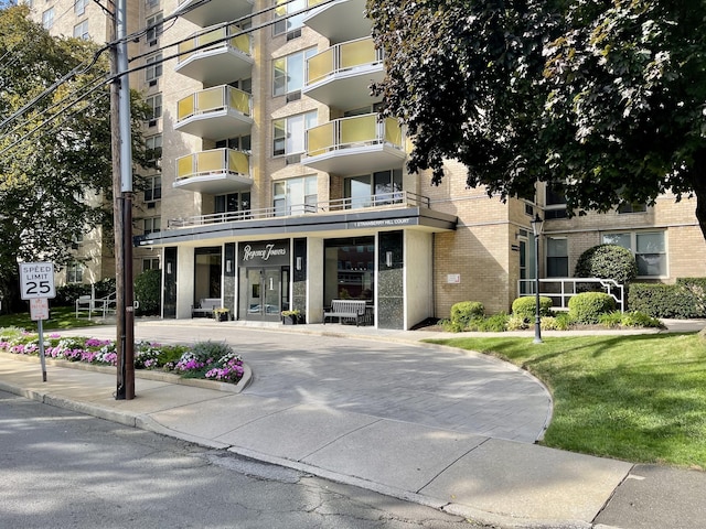 1 Strawberry Hill Ct Apt 2D, Stamford, CT 06902 - view of apartment building / complex