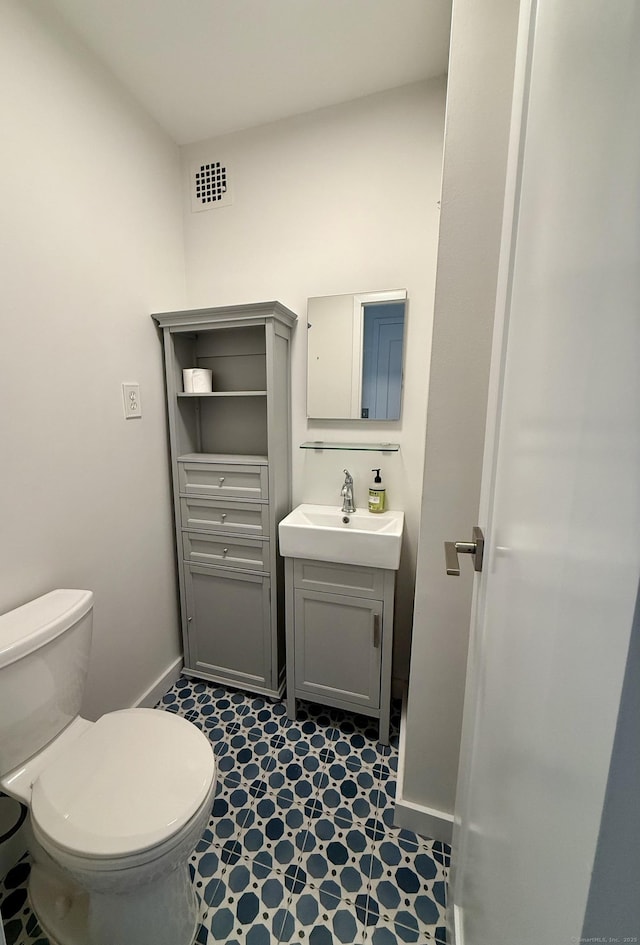 1 Strawberry Hill Ct Apt 2D, Stamford, CT 06902 - bathroom with toilet and vanity
