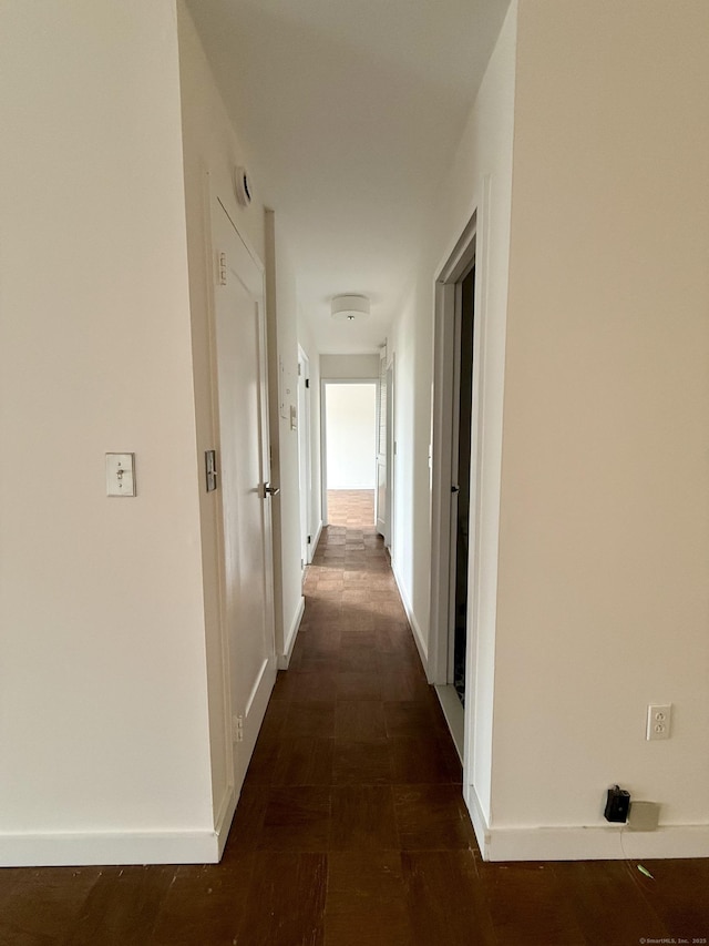 1 Strawberry Hill Ct Apt 2D, Stamford, CT 06902 - hall featuring baseboards