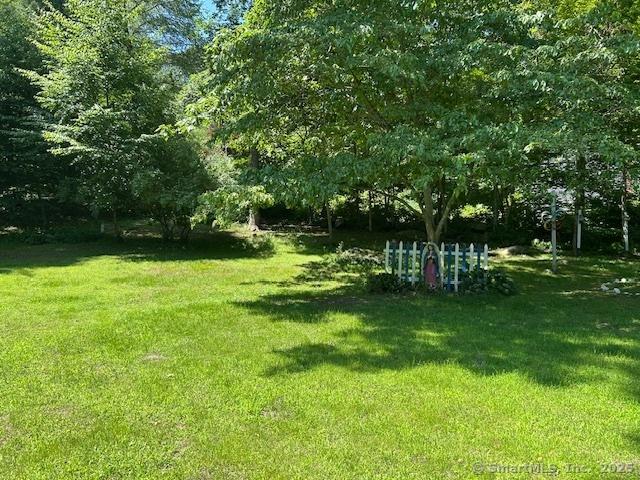 450 Toll Gate Rd, Groton, CT 06340 - view of grassy yard