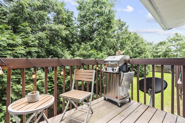 410 Farmington Ave Apt M2, New Britain, CT 06053 - deck with area for grilling and a yard