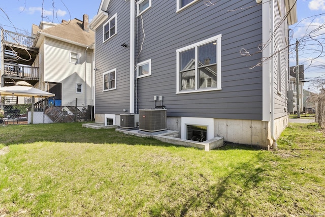 195 Arctic St, Bridgeport, CT 06608 - rear view of property with a yard
