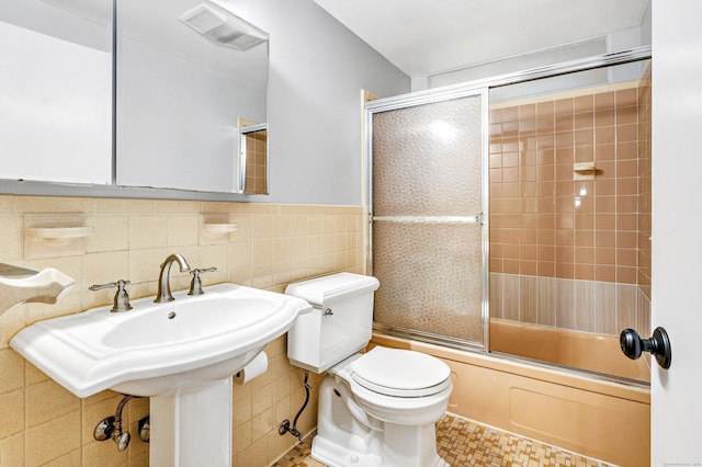 343 Steiner St, Fairfield, CT 06825 - full bath featuring bath / shower combo with glass door and tile walls