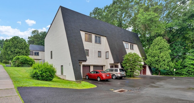 189 High Top Cir W Unit 189, Hamden, CT 06514 - view of front of house with roof with shingles, driveway, and an attached garage