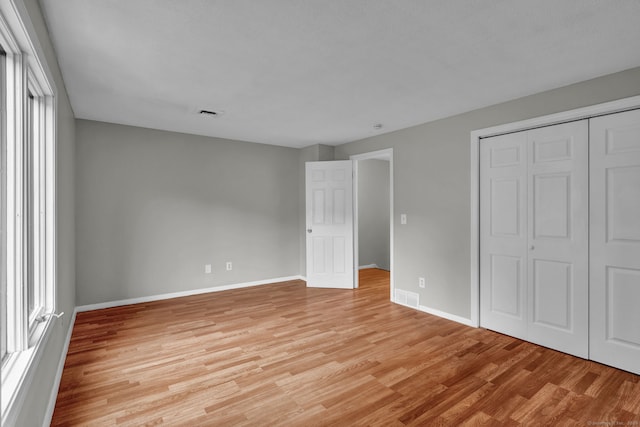 189 High Top Cir W Unit 189, Hamden, CT 06514 - unfurnished bedroom featuring light wood-type flooring and a closet