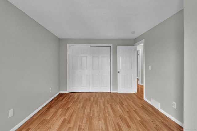 189 High Top Cir W Unit 189, Hamden, CT 06514 - unfurnished bedroom featuring light wood finished floors and a closet