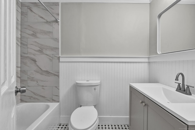 189 High Top Cir W Unit 189, Hamden, CT 06514 - bathroom featuring vanity, wainscoting, and bathing tub / shower combination