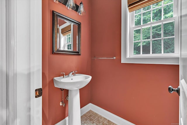 27 Bartlett Ln Unit 27, Shelton, CT 06484 - bathroom with baseboards and a sink