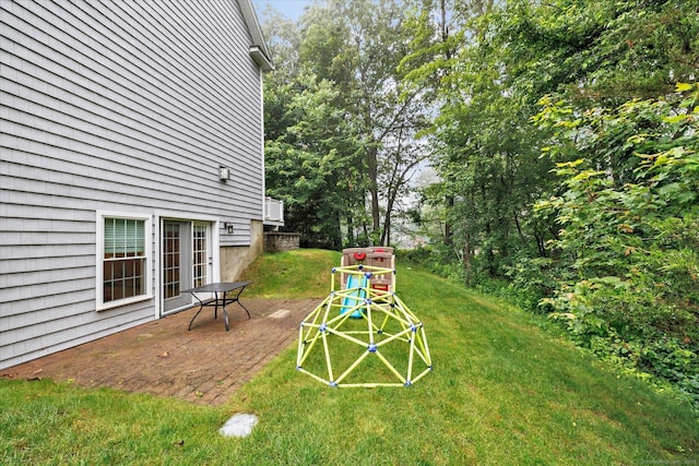 27 Bartlett Ln Unit 27, Shelton, CT 06484 - view of grassy yard with a patio area