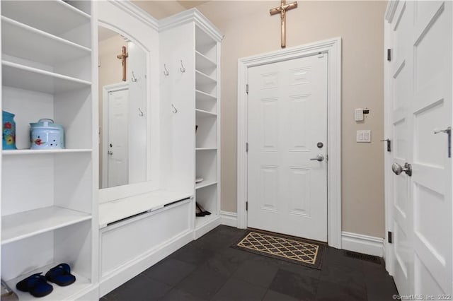 275 Chestnut Grv, Guilford, CT 06437 - mudroom with arched walkways and baseboards