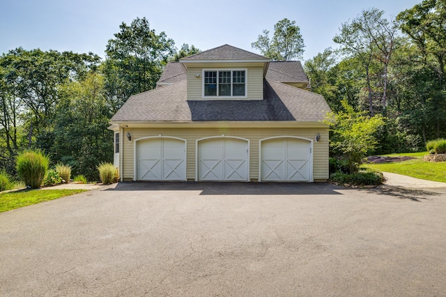 275 Chestnut Grv, Guilford, CT 06437 - garage with driveway