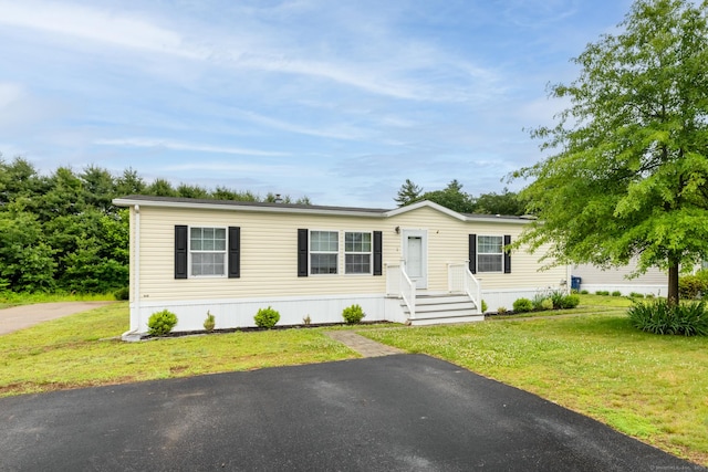 8 Haley Ln, Windham, CT 06256 - manufactured / mobile home featuring a front lawn