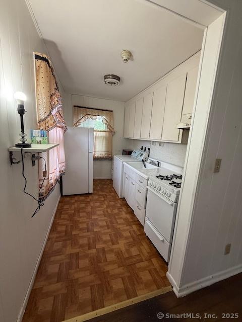 347 Weber St Unit 21Building 97, Stratford, CT 06614 - kitchen featuring white appliances, white cabinets, independent washer and dryer, light countertops, and under cabinet range hood