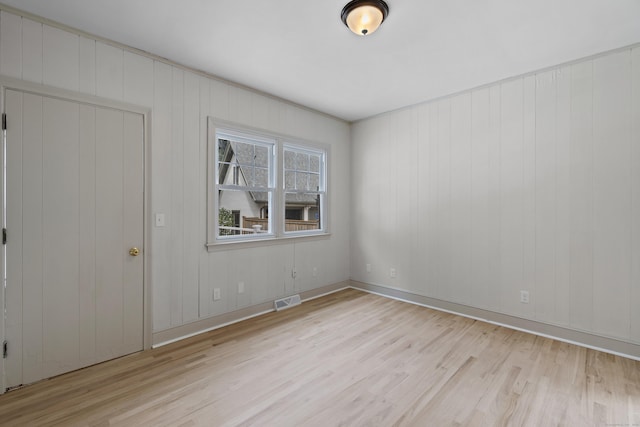 119 Westwood Rd, New Haven, CT 06515 - unfurnished room featuring light wood-style flooring and baseboards