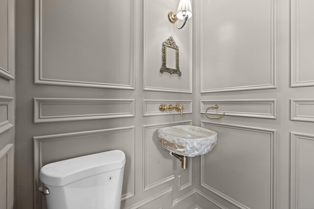 119 Westwood Rd, New Haven, CT 06515 - half bathroom with toilet