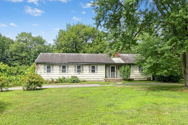 15 Pocconock Trl, New Canaan, CT 06840 - single story home with a front yard and a chimney