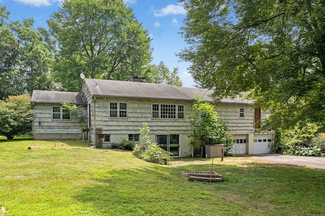 15 Pocconock Trl, New Canaan, CT 06840 - view of front of home with driveway, a front lawn, and a garage