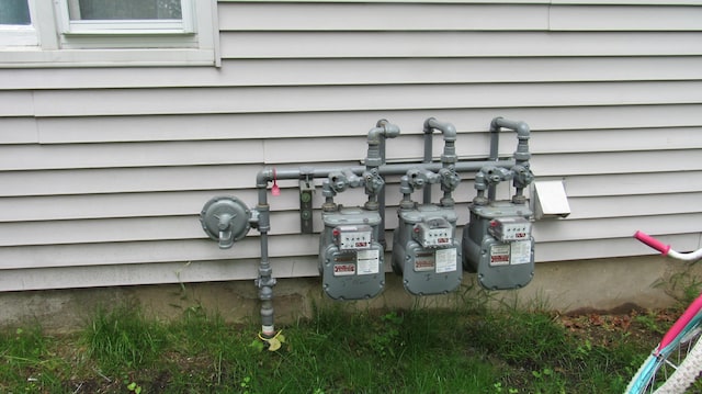 195 E Pearl St, Torrington, CT 06790 - exterior view of gas meter