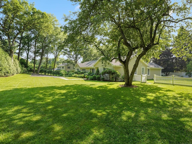 566 Hoyt St, Darien, CT 06820 - view of yard