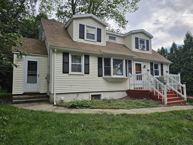 15 Clark Hill Rd, Prospect, CT 06712 - view of front of property featuring a front yard, entry steps, and roof with shingles