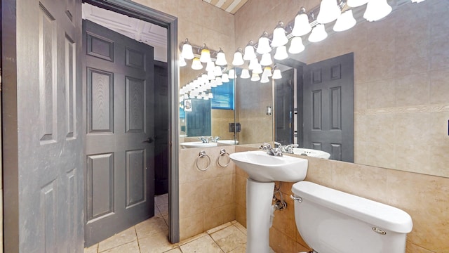 167 George St, Hartford, CT 06114 - bathroom with tile walls and tile patterned flooring