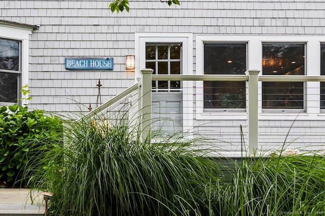 19 Sherwood Dr, Westport, CT 06880 - entrance to property