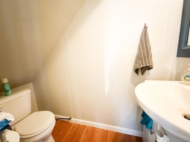 305 Mill Rock Rd Unit 305, Hamden, CT 06517 - bathroom featuring wood finished floors and a sink