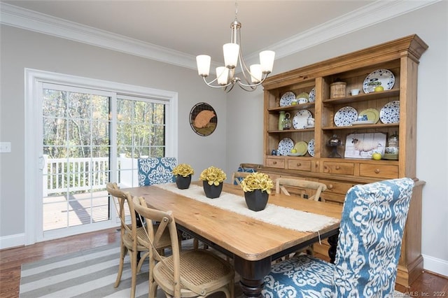 120 Yorkshire Ct Unit 120, Farmington, CT 06032 - dining room featuring a chandelier, ornamental molding, and light wood finished floors