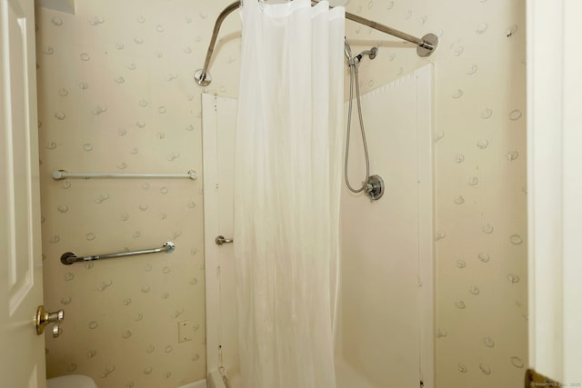 73 Harbour View Pl Unit 73, Stratford, CT 06615 - bathroom featuring wallpapered walls
