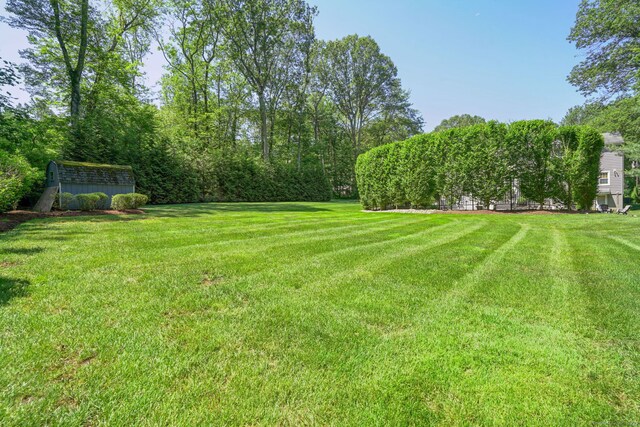112 Greenbrier Rd, Trumbull, CT 06611 - view of green lawn