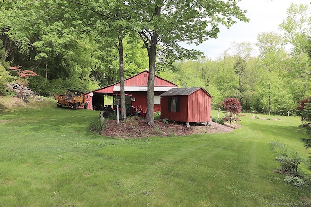 204 W Hill Rd, New Hartford, CT 06057 - view of grassy yard featuring an outdoor structure and a forest view