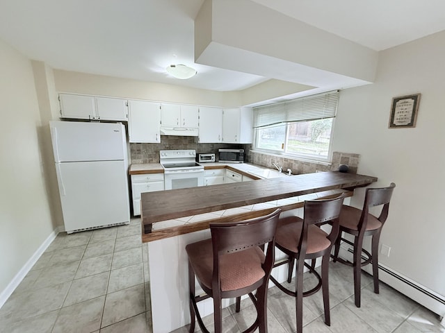 333 Vincellette St Unit 114, Bridgeport, CT 06606 - kitchen featuring white appliances, under cabinet range hood, decorative backsplash, a peninsula, and a breakfast bar