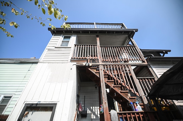 90 Olive St, Bridgeport, CT 06605 - back of house featuring stairway