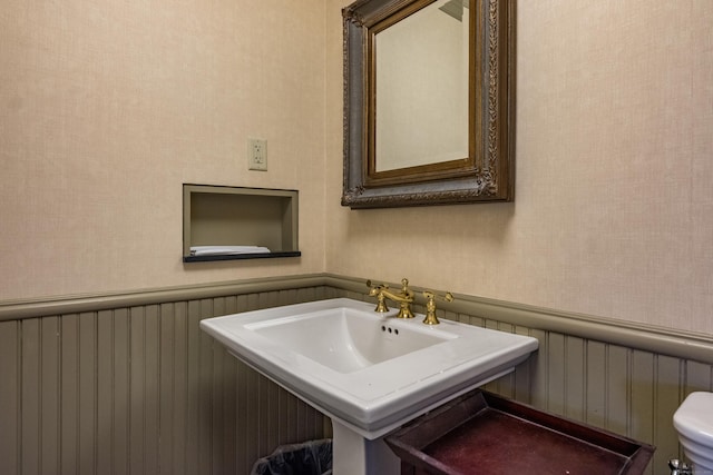 3 Essex Sq, Essex, CT 06426 - bathroom with wainscoting