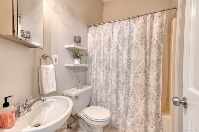33 Langdon Ct Apt Cl4, Berlin, CT 06037 - bathroom featuring toilet and shower / bathtub combination with curtain