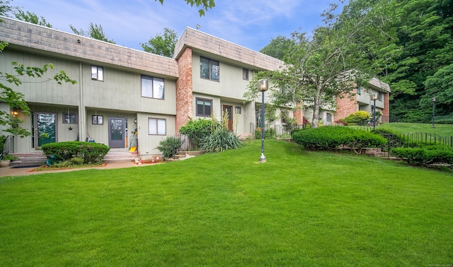 19 Heather Ct Unit 19, Cromwell, CT 06416 - view of front of property featuring mansard roof, a front lawn, and a shingled roof