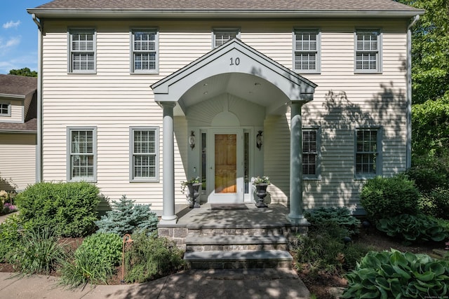 10 Oak Dr, Essex, CT 06409 - colonial-style house with a shingled roof