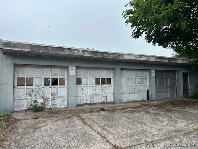 358 Orchard St, New Haven, CT 06511 - view of garage