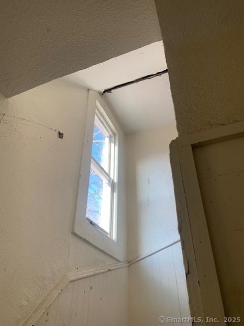 358 Orchard St, New Haven, CT 06511 - detailed view of a textured wall and wainscoting